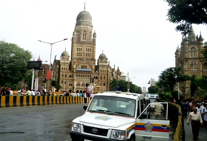 As the Maratha community sets out on its biggest rally yet, Mumbai Police will also be out in full strength to ensure that the protest march goes smoothly (Pic/Yogesh Chavan)