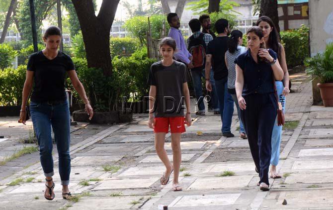 Mehr Jesia, Bhavna Pandey with Ananya Pandey attended pianist Karan Joseph's funeral in Bandra. Mumbai. All pictures/Satej Shinde