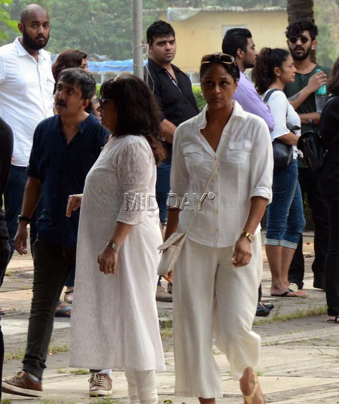 Sunday evening saw a congregation of hundreds of friends and relatives of pianist Karan Joseph, who jumped to his death from Bandra's Concorde building on Saturday morning, at St Andrew's Church for mass