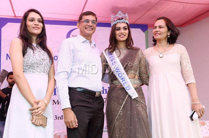 Earlier Manushi Chillar also graced the red carpet of Filmfare Glamour & Style Awards 2017 with the A-lister of Bollywood including Deepika Padukone, Katrina Kaif, Sonam Kapoor, Hrithik Roshan among others