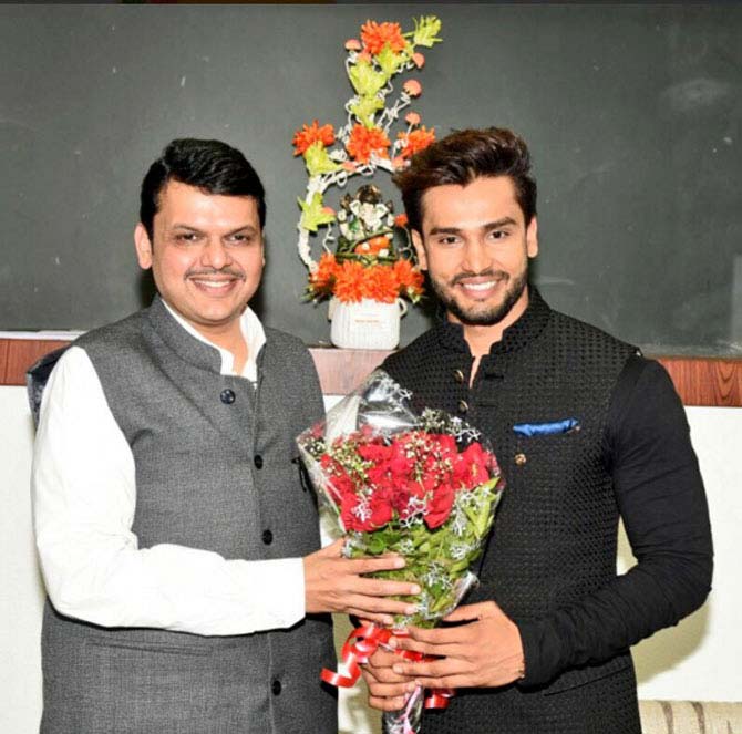 Devendra Fadnavis with Rohit Khandelwal. Pic/Devendra Fadnavis Twitter