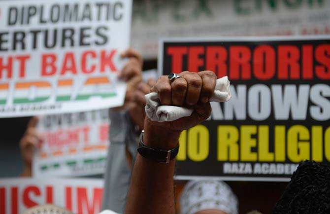 An Indian Muslim raises his clenched fist in air while protesting in Mumbai on September 20, 2016, following a militant attack at the Uri army base in Indian-administered Kashmir that killed 18 Indian soldiers. An Indian Muslim raises his clenched fist in air while protesting in Mumbai on September 20, 2016, following a militant attack at the Uri army base in Indian-administered Kashmir that killed 18 Indian soldiers.