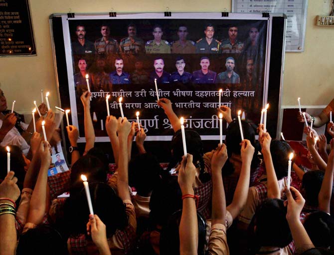 School students pay tributes to the Army soldiers who killed in the Uri terror attack, in Thane School students pay tributes to the Army soldiers who killed in the Uri terror attack, in Thane