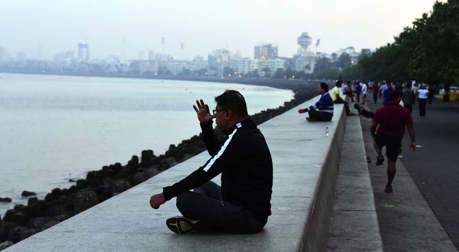 From being constant at 17&deg,Celsius for a few days, the temperature in the city and suburbs first dropped to 15.2&deg,Celsius on December 21