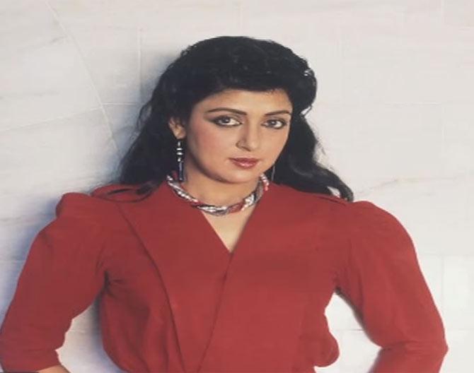 Hema Malini began her carrer as an Indian actress, director, producer and dancer. In 1963 she made her acting debut in the Tamil film 'Ithu Sathiyam' as a dancer and supporting actress. Hema Malini first acted as the lead actress in Sapno Ka Saudagar (1968), and went on to feature in numerous Bollywood films. Hema Malini was initially promoted as the 'Dream Girl', and in 1977 starred in a film of the same name. Pic source/ YouTube