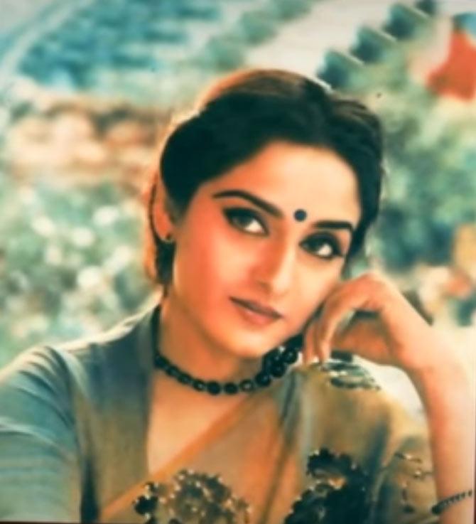Jayaprada is a former Indian film actress and was the recipient of two Filmfare awards and has starred in Telugu, Tamil, Hindi, Kannada, Malayalam, Bengali and Marathi films. Pic source/ YouTube