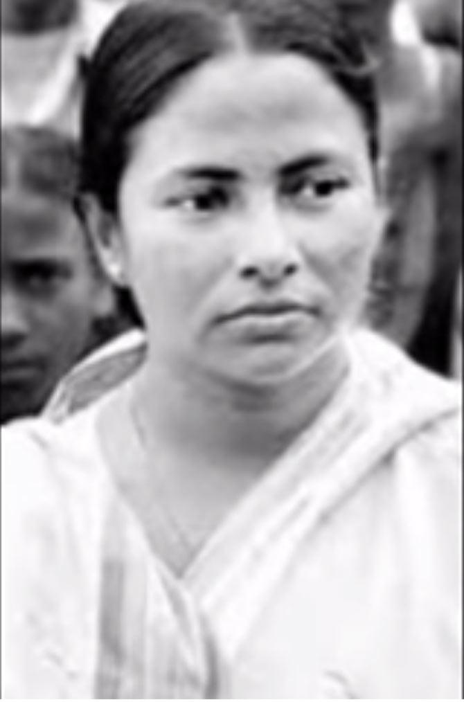 Mamata Banerjee earned a law degree from the Jogesh Chandra Chaudhuri Law College, Kolkata and was honoured with a Doctor of Letters from Kalinga Institute of Industrial Technology. While she got involved in politics at the age of 15, Mamata Banerjee is known as an artist and poet. Pic source/ YouTube