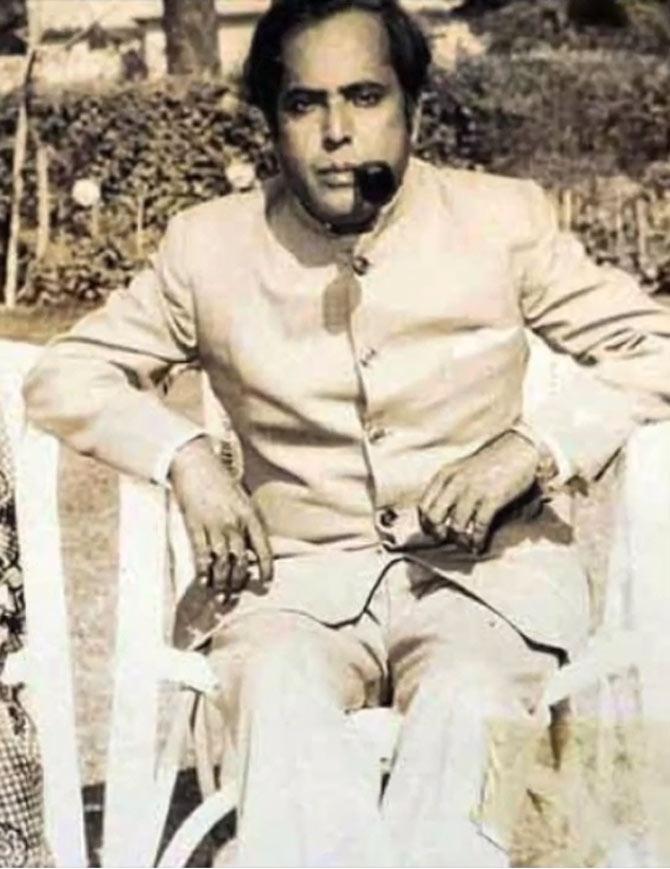 Pranab Kumar Mukherjee was an upper-division Clerk in the Office of the Deputy Accountant-General (Post and Telegraph) in Calcutta. In 1963, he became Lecturer teaching Political Science at the Vidyanagar College and he also worked as a Journalist with the Desher Dak (Call of Motherland) before entering politics. Pic source/ YouTube
