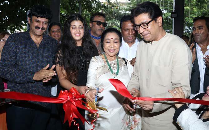 MNS chief Raj Thackeray was spotted at launch of an Apple store in Mumbai. The evening was graced by many celebrities including actors Rishi Kapoor, Jackie Shroff, Asha Bhonsle and Sachin Tendulkar's wife Anjali, who came with her daughter Sara. All pictures/Yogen Shah
