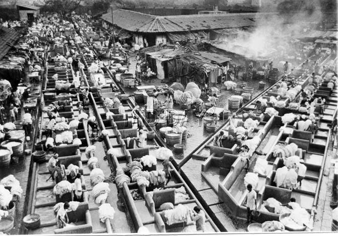 The Dhobi Ghat also serves as the residence for the dhobis. The spetacular sight of the dhobis and their families in the area that is known as Dhobi Ghat is a spectacular sight.