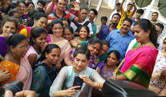 Sonam takes a selfie with the crowd. 