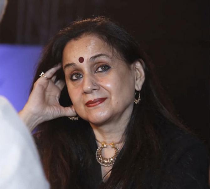 Arun Shourie's sister Nalini Singh has been the anchor for several current affairs programs on Doordarshan, and is most known for her program, 'Aankhon Dekhi', on investigative journalism. Pic/ YouTube