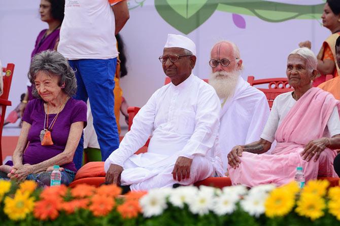 Yoga master Tao Porchon-Lynch (L), 98, social activist Anna Hazare (C) and 93-year-old Indian yoga practitioner Nanammal (R) take part in a mass yoga session. Hazare does Yoga and pranayam on a regular basis