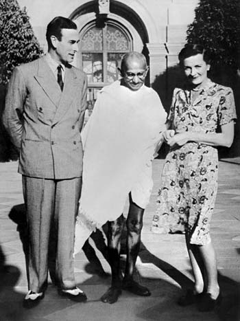 Despite being famous for nonviolence and the Indian independence movement, Mahatma Gandhi actually recruited Indians to fight for Britain during World War I. He opposed India's involvement in World War II. Lord Louis Mountbatten (L) and Lady Edwina Mountbatten (R) receive Mahatma Gandhi when Lord Mountbatten becomes Viceroy of the British Indian Empire on April 11, 1947. Lord Mountbatten was the last Viceroy of the British Indian Empire (1947) and the first Governor-General of independent India.