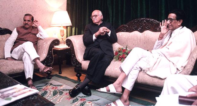 Bal Thackeray with LK Advani and then Maharashtra Chief Minister Manohar Joshi in 1999