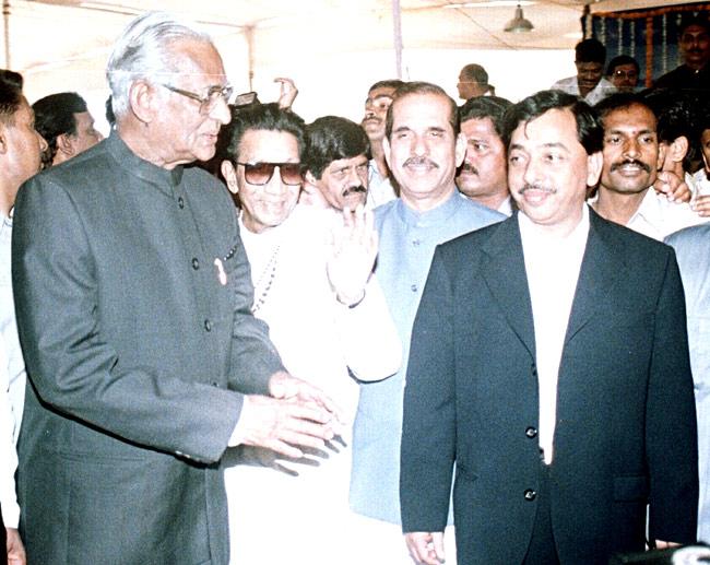 Bal Thackeray with then-Governor P.C. Alexander (left), Manohar Joshi and Narayan Rane.