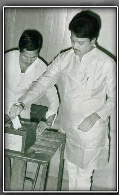Vilasrao Deshmukh passed away on August 14, 2012. Vilasrao Deshmukh's cremation took place on Independence Day in 2012 at his village in Latur called Babhalgaon