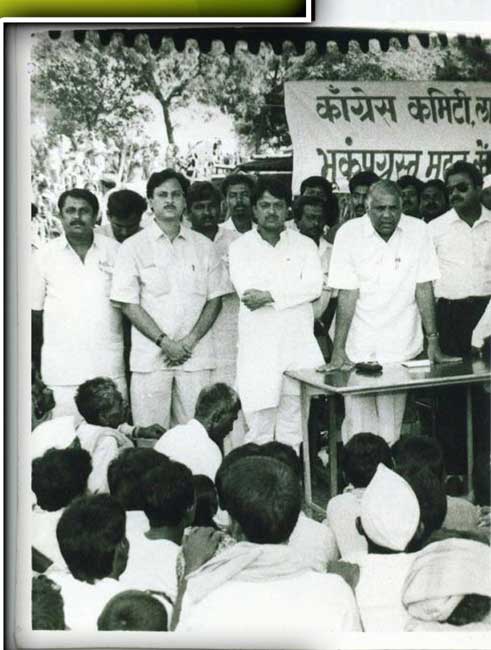Vilasrao Deshmukh's funeral was attended by various personalities from the political and film fraternity