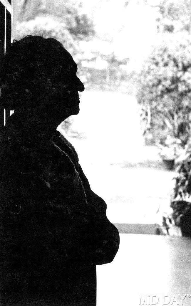 A silhouette photo portrait of Pandit Ravi Shankar
