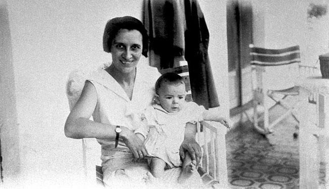 Celia de la Serna holding her son Ernesto Che Guevara in an undated picture.