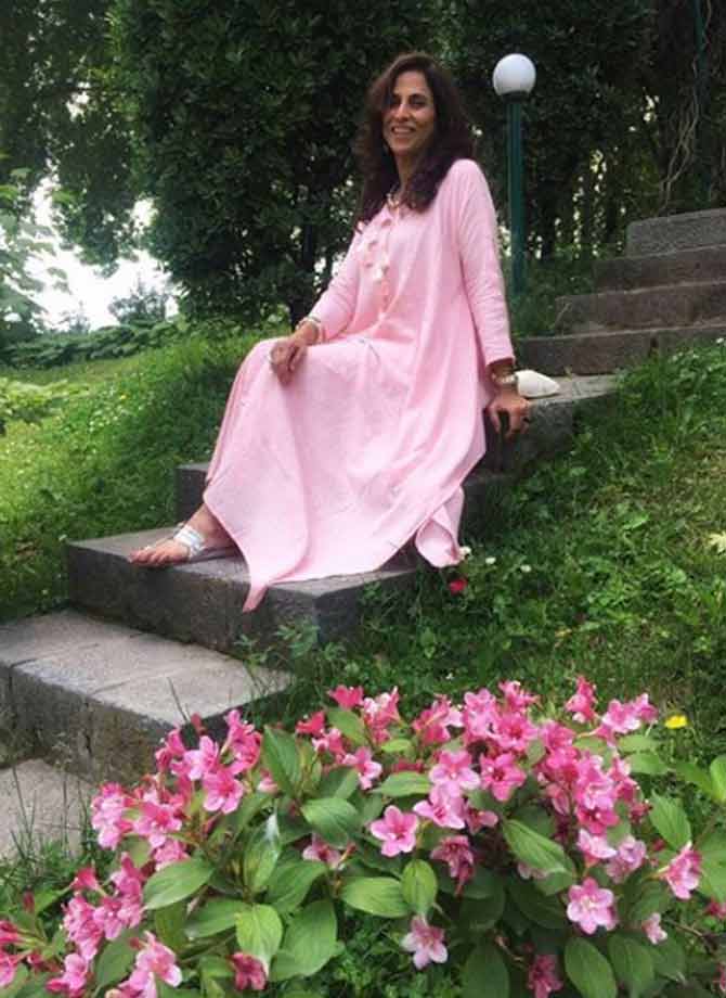Surrounded by breathtaking foliage, Shobhaa herself looks like 'Kashmir ki kali'