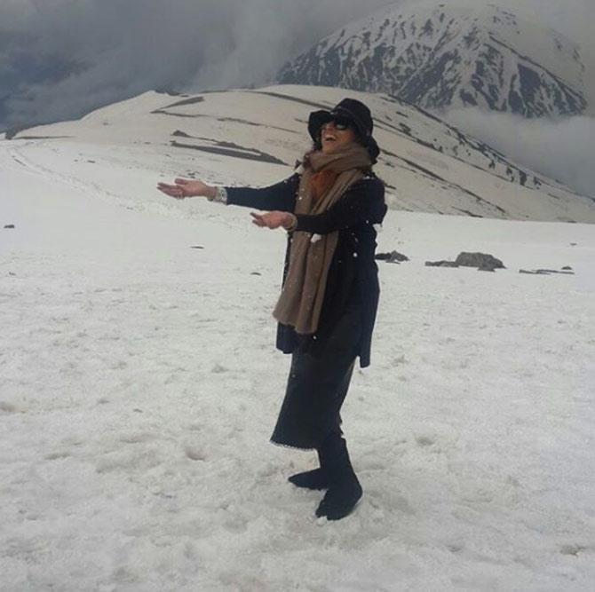 As much as she seems to enjoy the tropical blaze of the sun, Shobhaa de seems to fit right in with the thick blanket of snow too. There could be no better metaphor describing her openness towards life