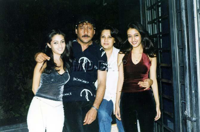 In Bollywood, one of Moon Moon Sen's notable appearance was in the suspense-thriller 100 days along with Jackie Shroff, Madhuri Dixit, and Javed Jaffrey