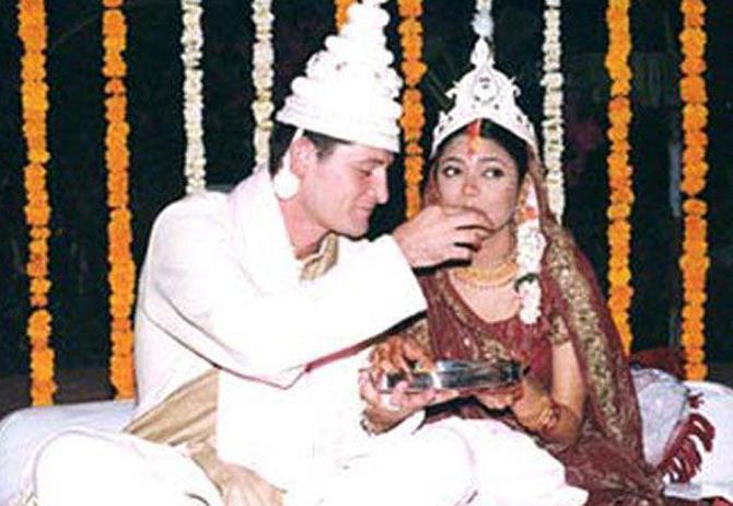 Singer Sagarika Mukherjee created quite the wave after she married Portuguese talent manager Martin Da Costa in 1992. The couple has two children, Michel and Joshua. Pic/Youtube