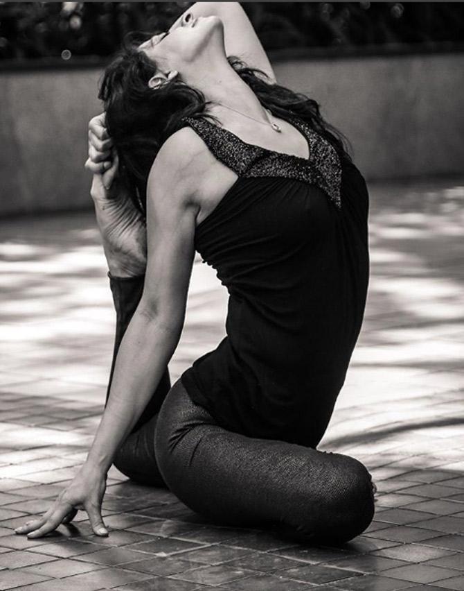Sunaina Rekhi is a yoga practitioner who describes herself as an instructor, pranic healer and a mother. She is the founder of 'The Yoga House'. A Yoga teacher to many Bollywood celebs, this lady has a body to die for. Pic/Instagram/@sunaina_rekhi