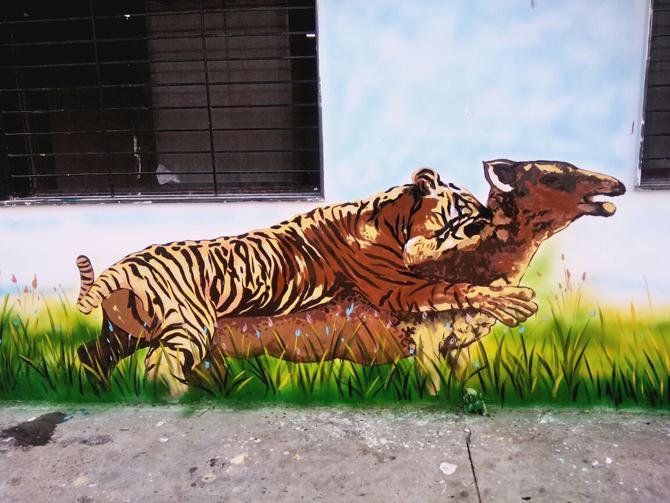 The concept is to work on innovative ideas from all corners in various mediums depicting local culture and beauty.The hard work by these artistes is clearly visible in their creations and this will definetly set an example for other stations to follow suit