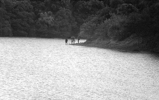 Charlotte Lake is one of the most beautiful spots in Matheran. The water body surrounded by lush greenery provides a picturesque view of the surrounding