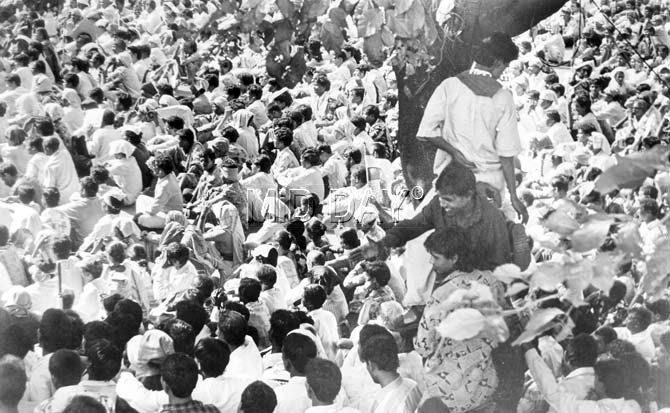 Scenes during Hawkers Union Morcha in 1996. The Bombay Hawker's Union is a trade union that has a large number of hawkers on its membership roll.