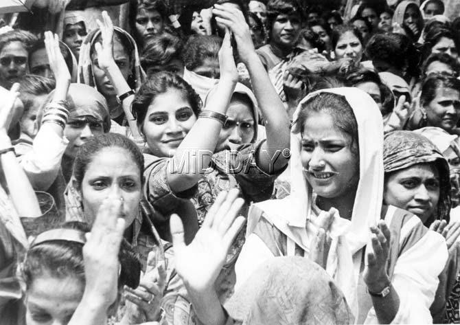 Maharashtra Bar and Restaurant ladies employees Union took out a morcha to Mantralaya in 1996.