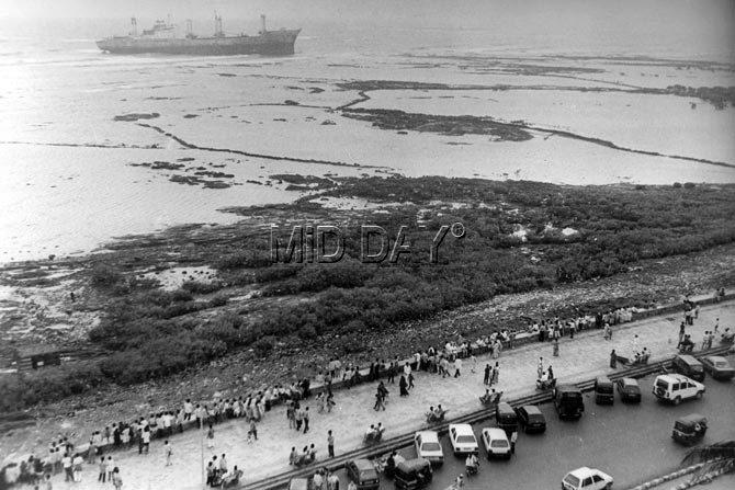 This photo was taken way back in 1996. It shows people gathering at Bandstand to watch a gigantic ship that was anchored near the promenade after it was destroyed by strong winds.