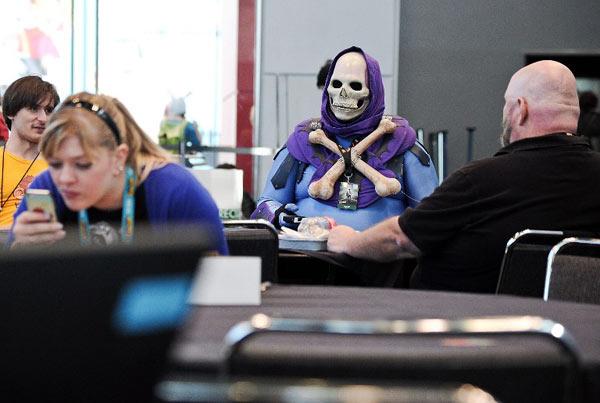 An attendee dressed as He-Man villain Skeletor