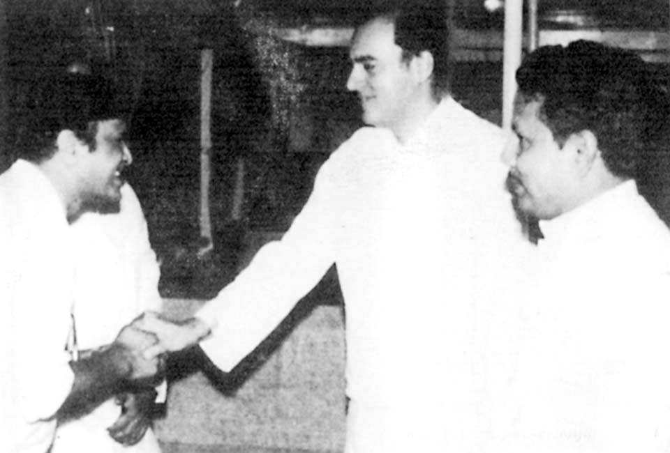 Here are some candid photos of the Rajiv Gandhi with singer-composer Bhupen Hazarika.