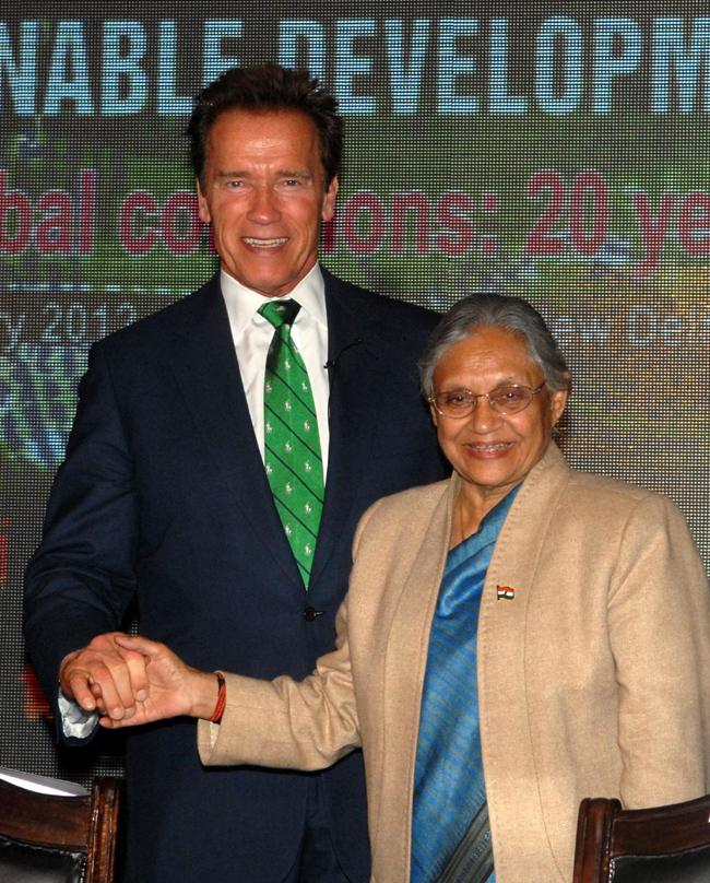 Late Sheila Dikshit with former California Governor Arnold Schwarzenegger, during the Sustainable Development Summit in New Delhi in February 2012.