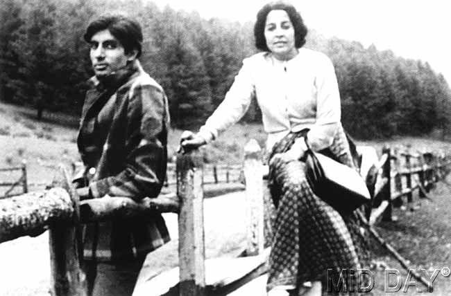 Amitabh Bachchan clicked here with his late mom Teji. Isn't this picture super vintage?