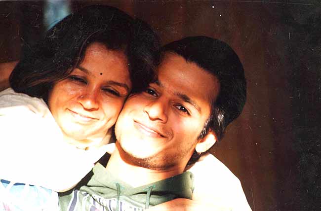 Vivek Oberoi with his mother Yashodhara. How sweet is this picture of the mother-son pair?