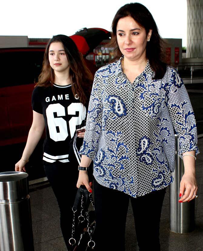 Sachin Tendulkar went on to add, 'I have openly thanked her on many occasions, but today, I would like to thank her in front of the medical fraternity for everything that she has done.' In pic: Anjali Tendulkar with her daughter Sara at Mumbai airport