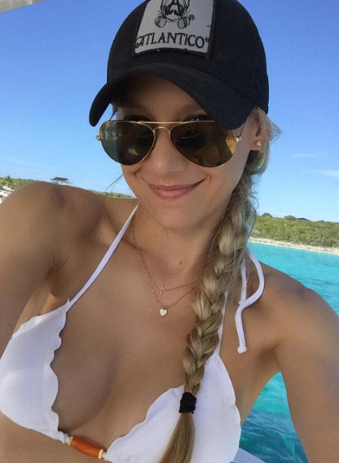 Anna Kournikova's highest ATP world ranking is no 8. Sadly, she never made it up the order