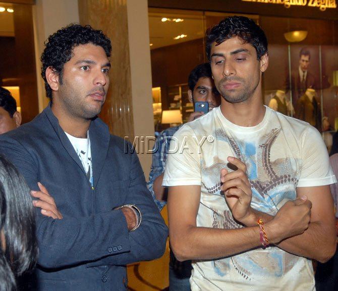Ashish Nehra is from a Jat family based in Delhi. His parents are Diwan and Sumitra.,Ashish Nehra has a brother Bhanu Mehra, who is a restaurateur. In picture: Yuvraj Singh and Ashish Nehra during a Photo exhibition unveil 'Swades Ladakh the land of Splendour by Ranjan Ramchandani at Emporio Mall, Vasant Kunj in New Delhi