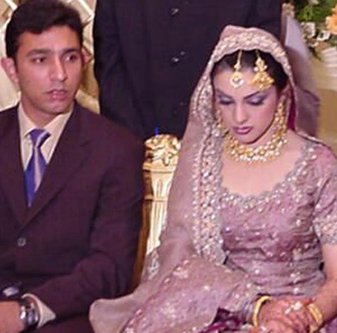 Azhar Mahmood got married to Ebba Qureshi in 2003. Ebba Qureshi: Oh my days that's 11 years ago!!! #Valima #christmastree #SaasuMaa'sGiftedJewellery #Dulan