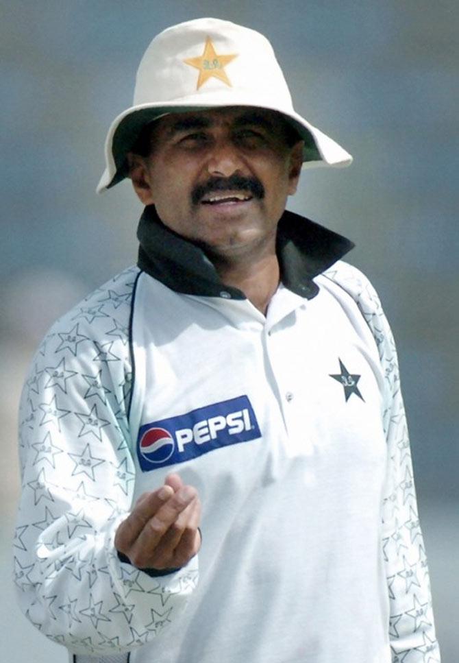 Javed Miandad (6): Matches - 124. Runs - 8832. Highest - 280*. Average - 52.57 Javed Miandad (6): Matches - 124. Runs - 8832. Highest - 280*. Average - 52.57