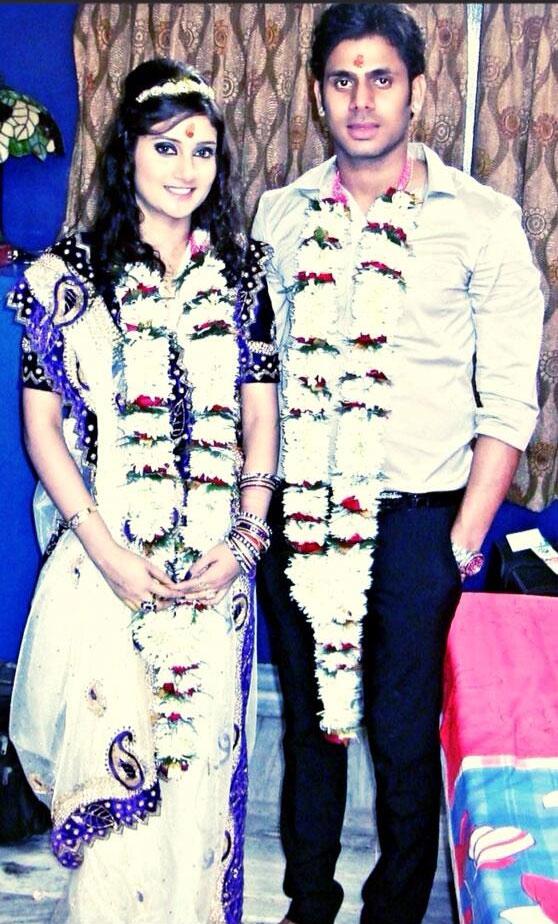 Manoj Tiwary-Sushmita Roy Manoj Tiwary tied the knot with girlfriend Sushmita Roy in Howrah on July 18, 2013. Pic courtesy/ Manoj Tiwary's Twitter