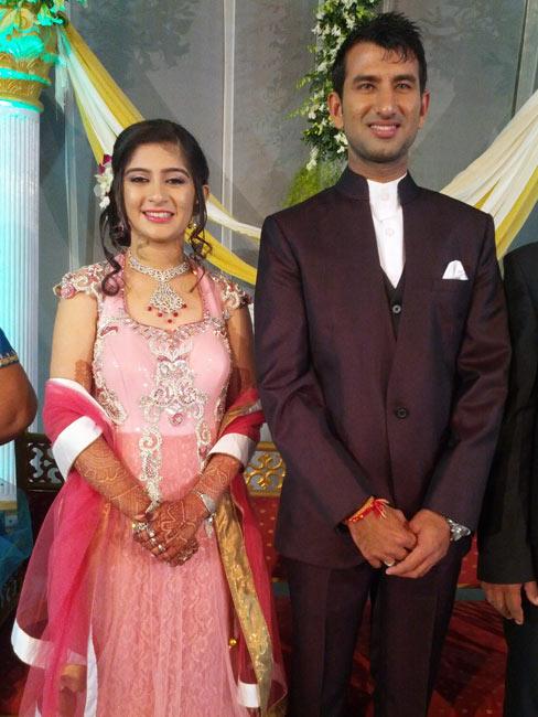 Cheteshwar Pujara-Puja Pabari Cheteshwar Pujara tied the knot with his longtime girlfriend Puja Pabari in Rajkot on February 13, 2013. The couple gave birth to a daughter named Aditi in 2018.