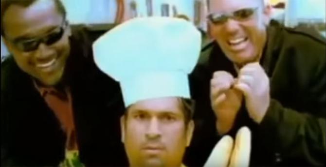 Sachin Tendulkar, Shane Warne and Carl Hooper in the hilarious Pepsi ad. This advertisement became famous for the manner in which Sachin Tendulkar cluelessly said 'Honolulu'