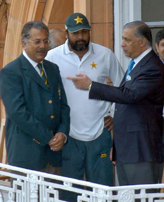Zaheer Abbas: The former Pakistan cricketer is the first batsman to ever-score 3 consecutive ODI centuries and is also known as the 'Asian Bradman'. Abbas has over 5000 runs in Tests with an average of 44.79. Pic/ AFP