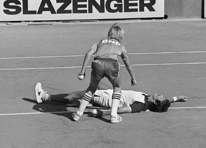 Spaniard tennis player Jose Higueras lies on the ground after being defeated by Australian Phil Dent