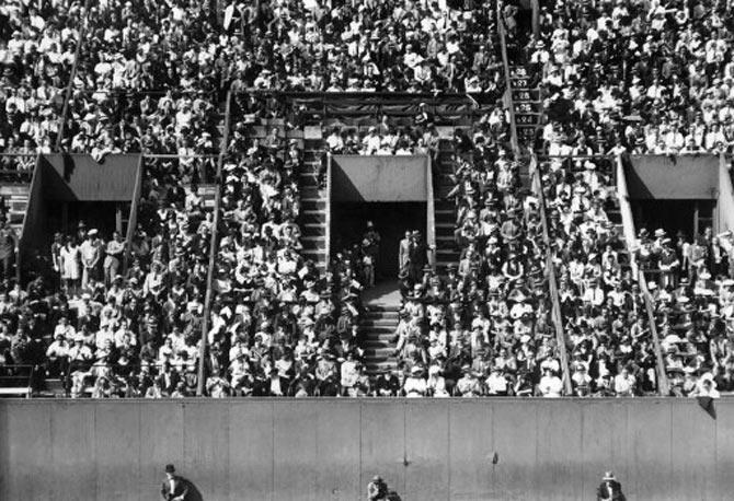 General view of the spectators in the stands of Roland Garros stadium in June 1934 (Pics/ AFP)